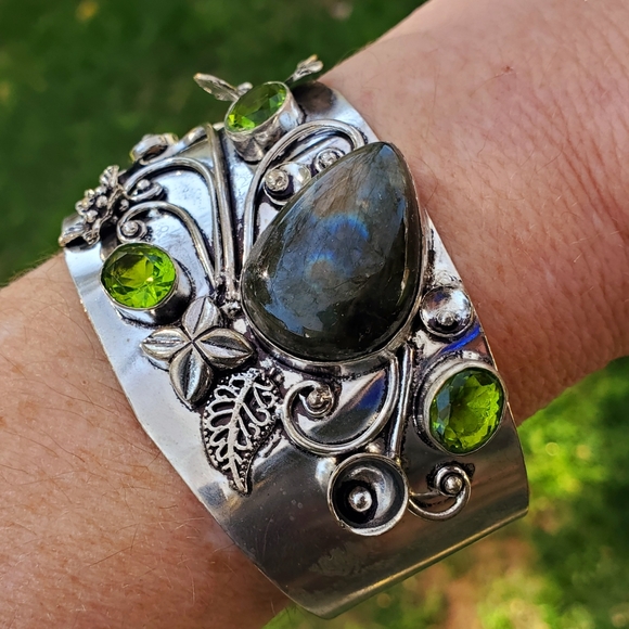 New Labradorite & Peridot 925 Silver Butterfly & Flowers Cuff Bracelet. - Picture 7 of 16